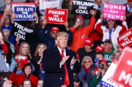 Ông Trump sống sót sau 2 năm bị vùi dập từ mọi phía