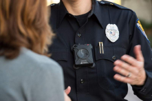 California ra luật cấm cảnh sát dùng camera gắn người có nhận dạng khuôn mặt