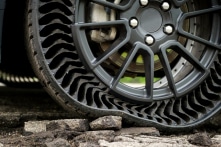 Hãng Michelin và General Motors ra mắt lốp xe không hơi