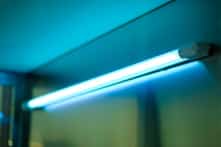 Đèn tia cực tím đặc biệt có thể diệt COVID-19 trên bề mặt đồ vật
